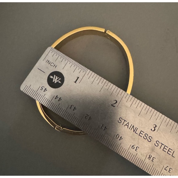 NIB Isabella M Enamel hinge bangle in blue multi - Picture 6 of 9